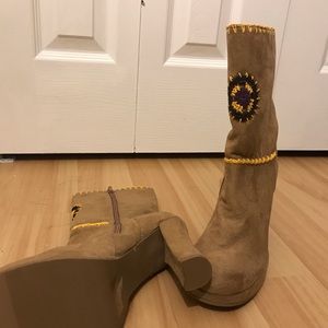 Woman’s  boots